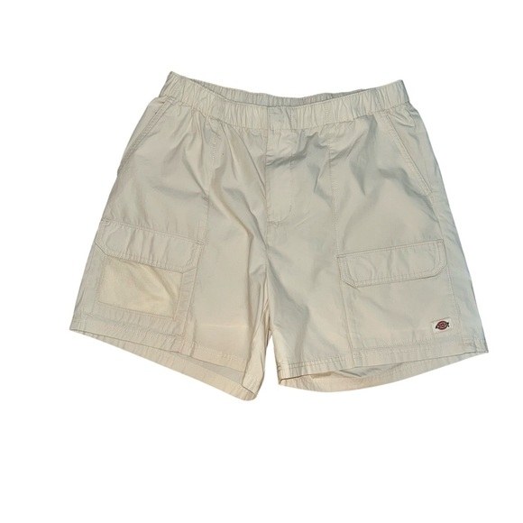 Dickies Light Tan Cargo Shorts Womens NWOT Size Small - Picture 1 of 9